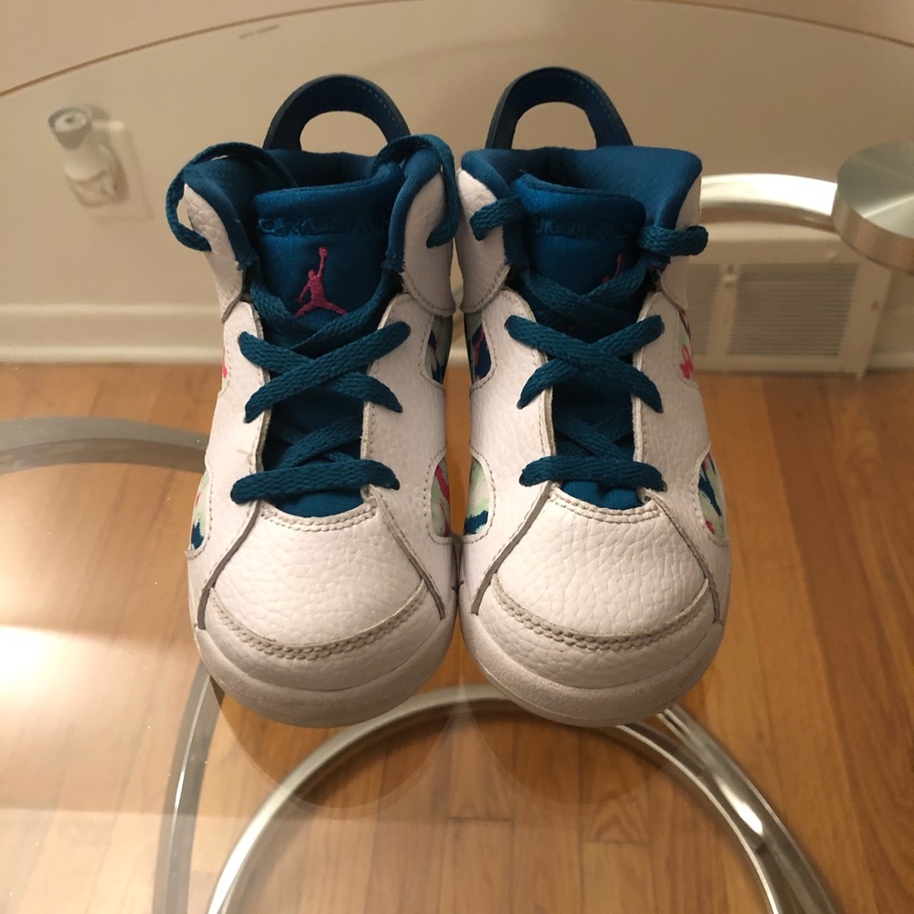 Girls retro Jordans